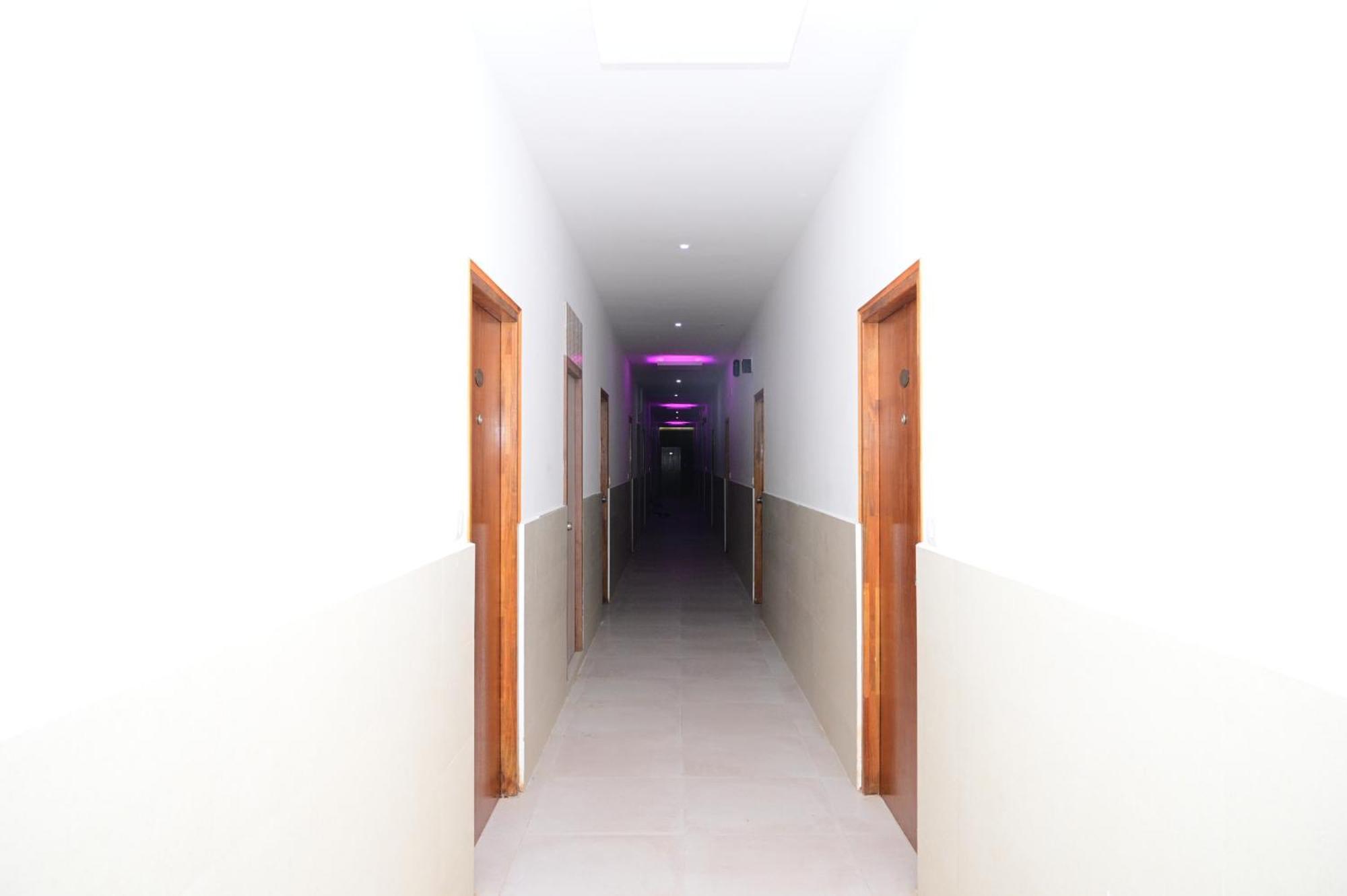 B Six Hotel バンガロール エクステリア 写真