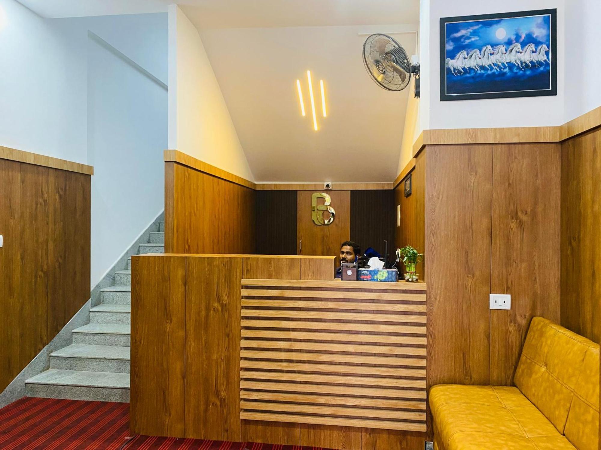 B Six Hotel バンガロール エクステリア 写真